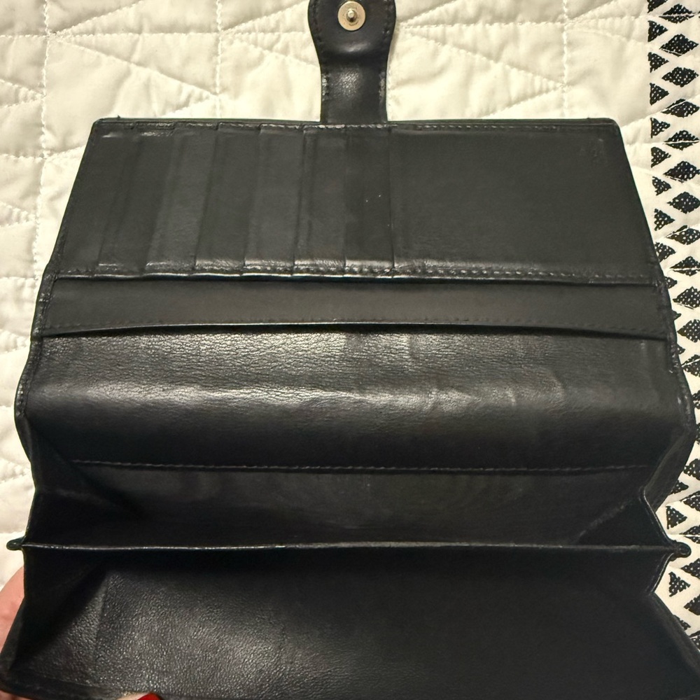 Black Vintage Gucci Leather Wallet- Gold Emblem - Picture 10 of 13